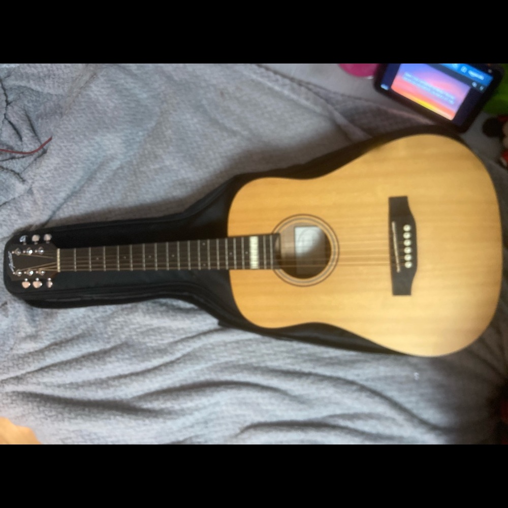 ACOUSTIC GUITAR